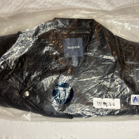 ModCloth Crocodile Rock Moto Faux Leather Jacket, size small in black, BNIB! - Picture 7 of 11